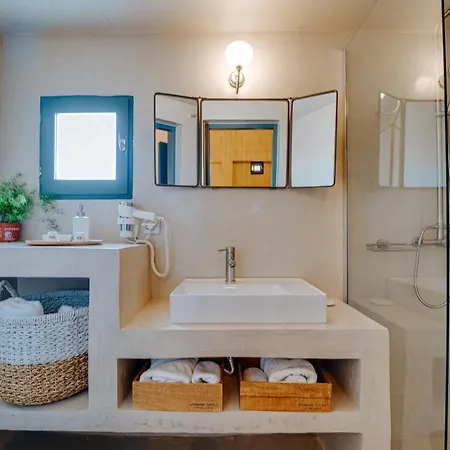 Present Perfect - Private Pool * Firostefani