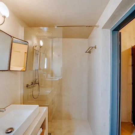 Present Perfect - Private Pool *