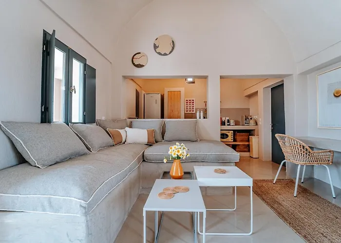 Present Perfect - Private Pool *