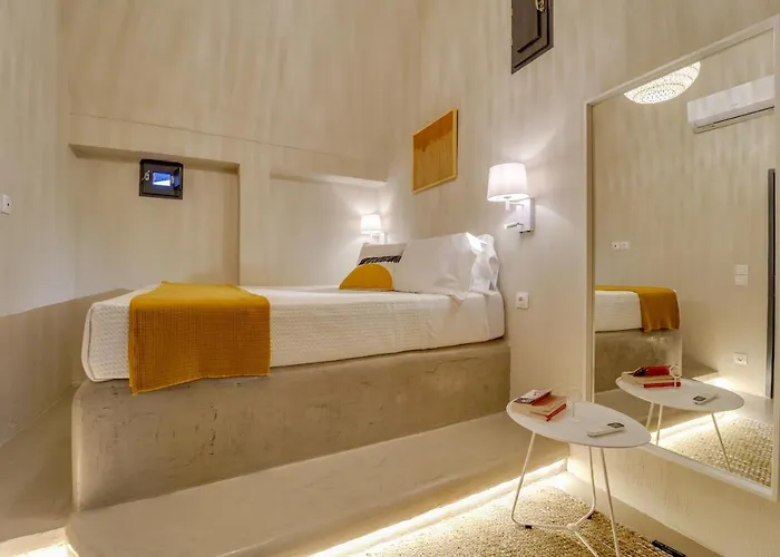 Present Perfect - Private Pool Firostefani