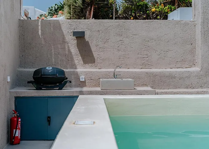 Present Perfect - Private Pool *