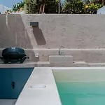 Present Perfect - Private Pool *