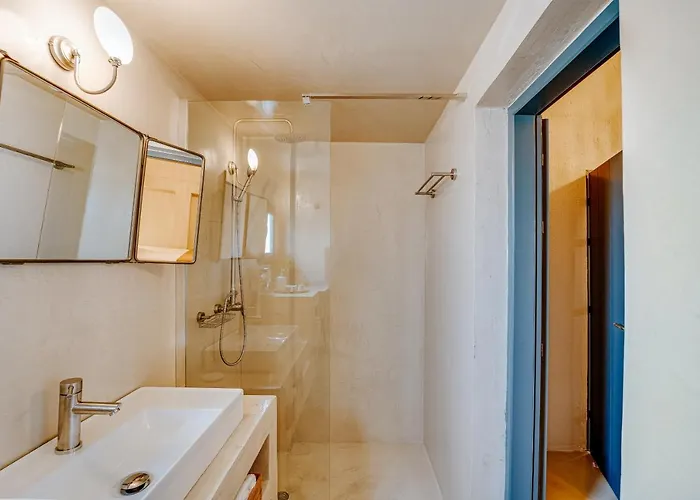 Present Perfect - Private Pool *